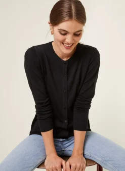 Maison Montagut Vestes Et Gilets>Cardigan Boutonne Col Rond A Poches En Laine Merinos - Amalia