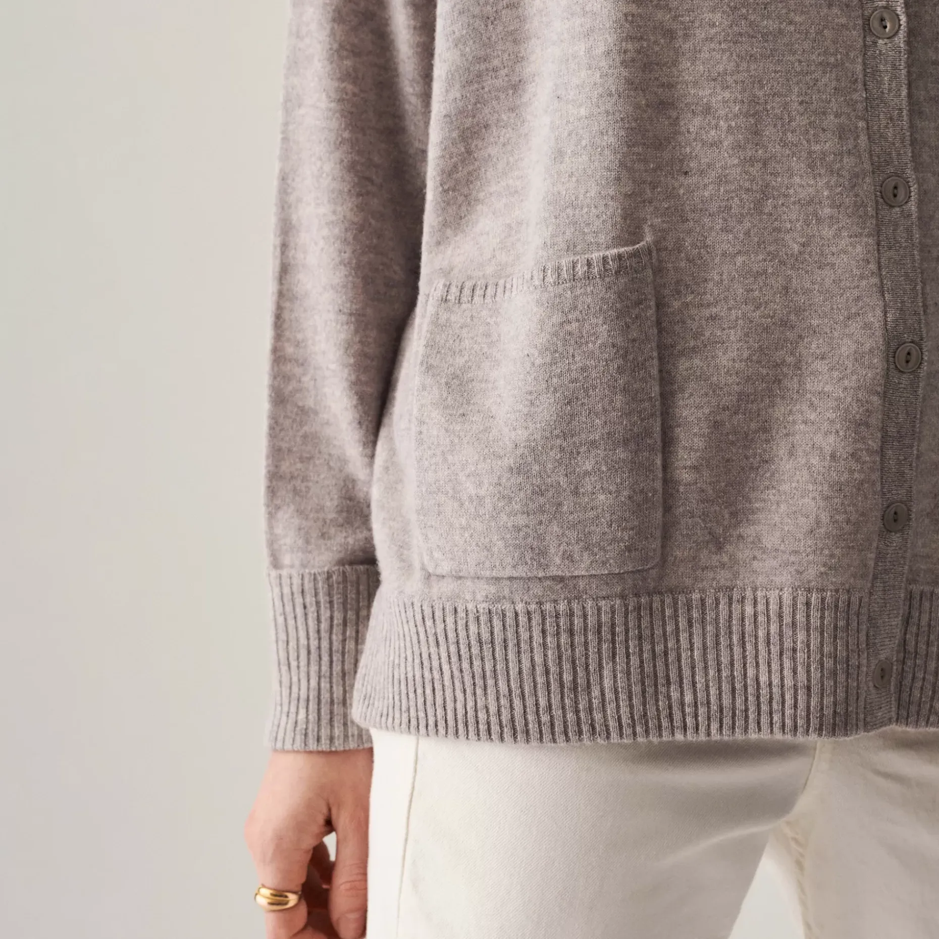 Maison Montagut Vestes Et Gilets>Cardigan Col V Boutonne A Poches En Cachemire - Achille