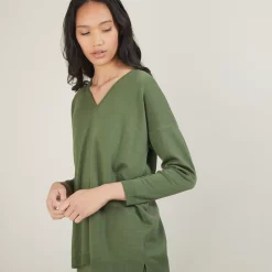 Maison Montagut Pulls>Pull A Fentes Col V En Laine Merinos - Bernice