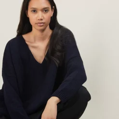 Maison Montagut Pulls>Pull Ample Col V En Laine Et Soie - Baba