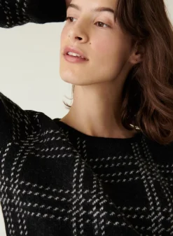 Maison Montagut Pulls>Pull Col Rond A Carreaux En Laine Alpaga - Carin Noir