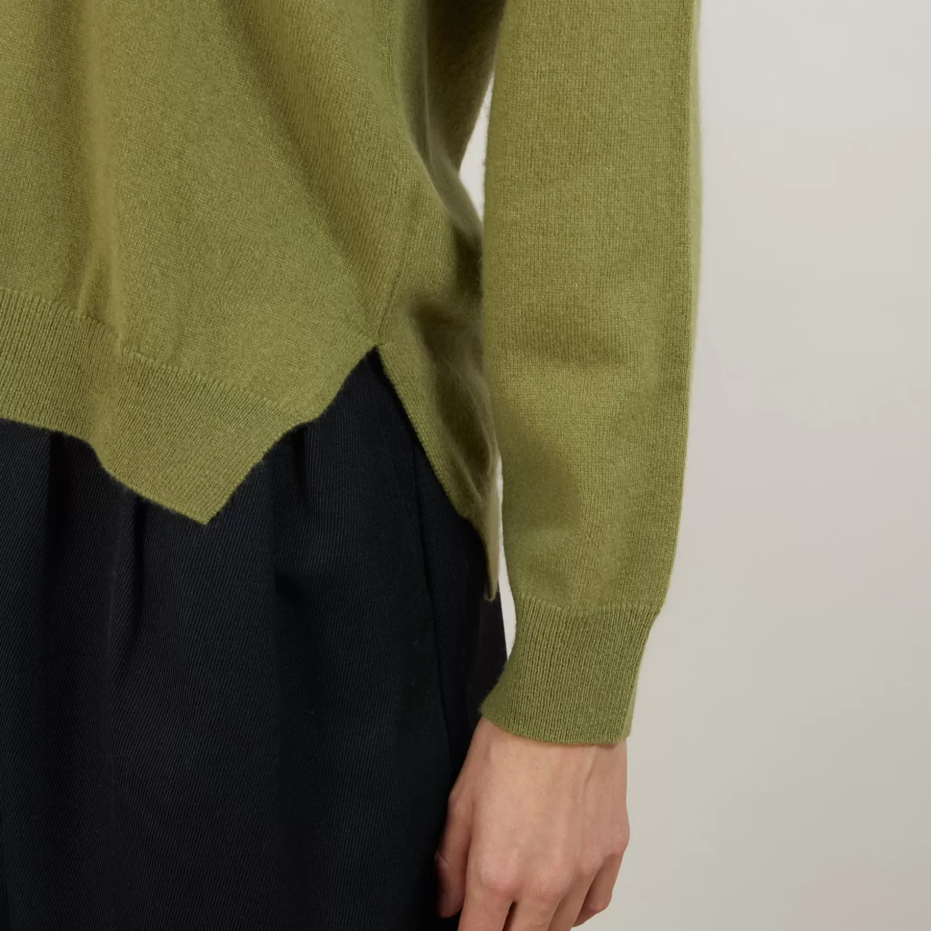 Maison Montagut Pulls>Pull Col V A Fentes En Cachemire - Barnabe