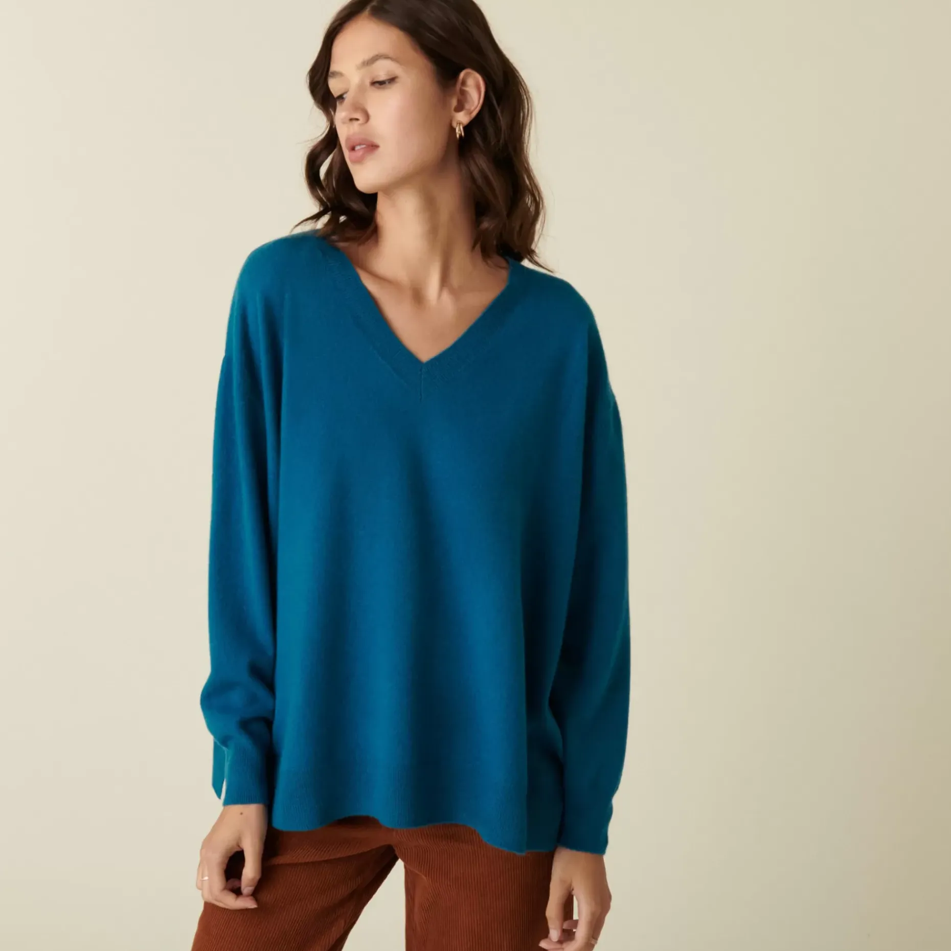 Maison Montagut Pulls>Pull Col V En Cachemire A Fentes Et Bords Cotes - Alienor