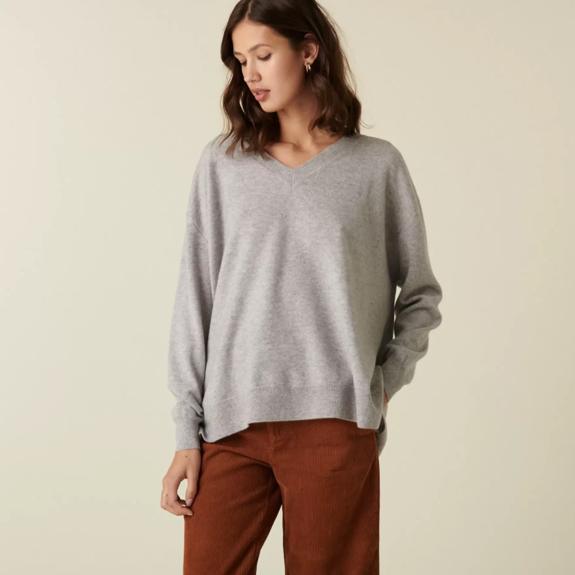 Maison Montagut Pulls>Pull Col V En Cachemire A Fentes Et Bords Cotes - Alienor