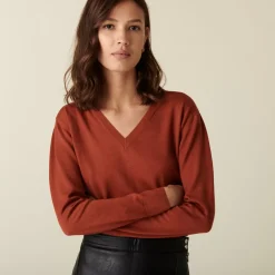 Maison Montagut Pulls>Pull Col V En Laine Merinos Finitions Bord Cotes - Arya