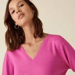 Maison Montagut Pulls>Pull Col V En Laine Merinos Finitions Bord Cotes - Arya