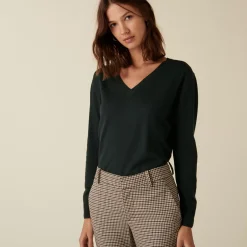 Maison Montagut Pulls>Pull Col V En Laine Merinos Finitions Bord Cotes - Arya
