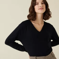 Maison Montagut Pulls>Pull Col V En Laine Merinos Finitions Bord Cotes - Arya