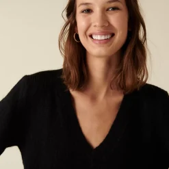 Maison Montagut Pulls>Pull Col V En Mohair Finitions Bords Cotes - Astrid