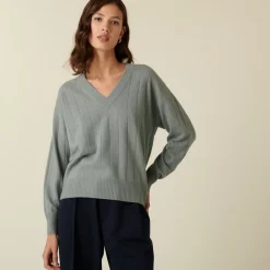 Maison Montagut Pulls>Pull En Cachemire Col V En Jeu De Maille Quadrille - Canelle