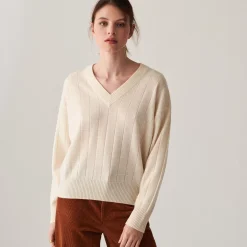 Maison Montagut Pulls>Pull En Cachemire Col V En Jeu De Maille Quadrille - Canelle
