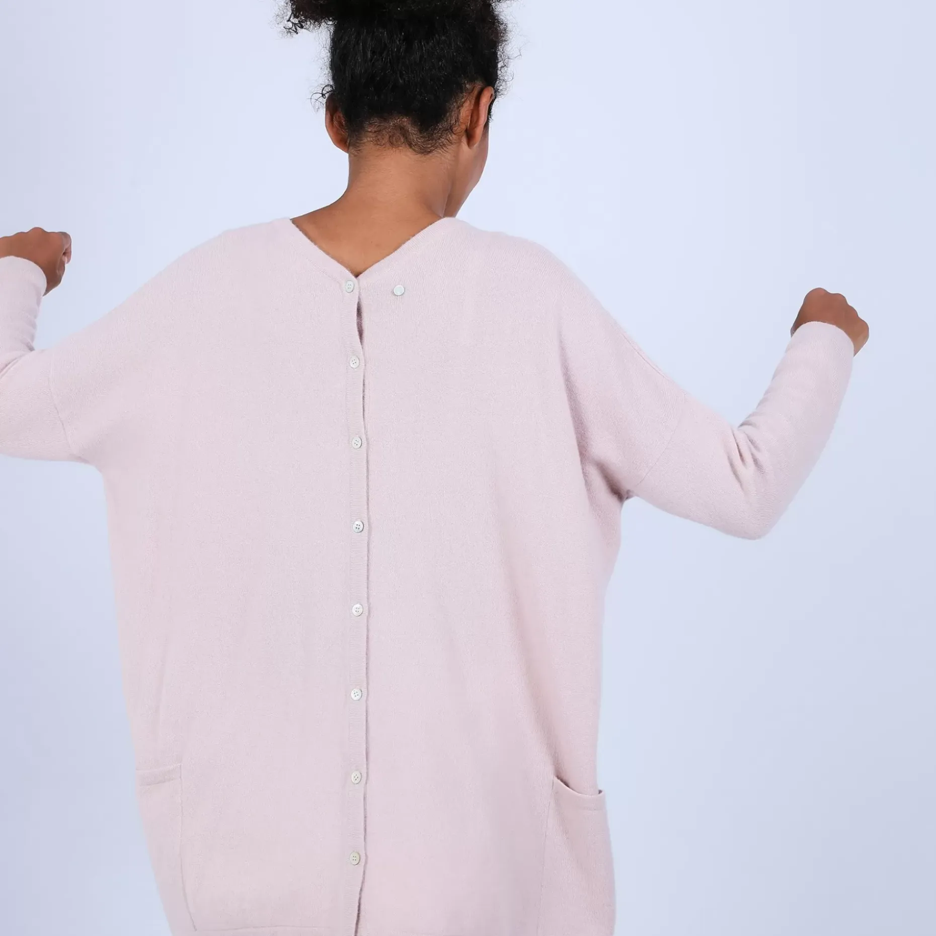 Maison Montagut Pulls>Pull Large En Cachemire Boutonne Dans Le Dos - Osana