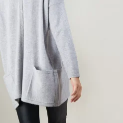 Maison Montagut Pulls>Pull Oversize Col V En Cachemire Boutonne Dos - Binta