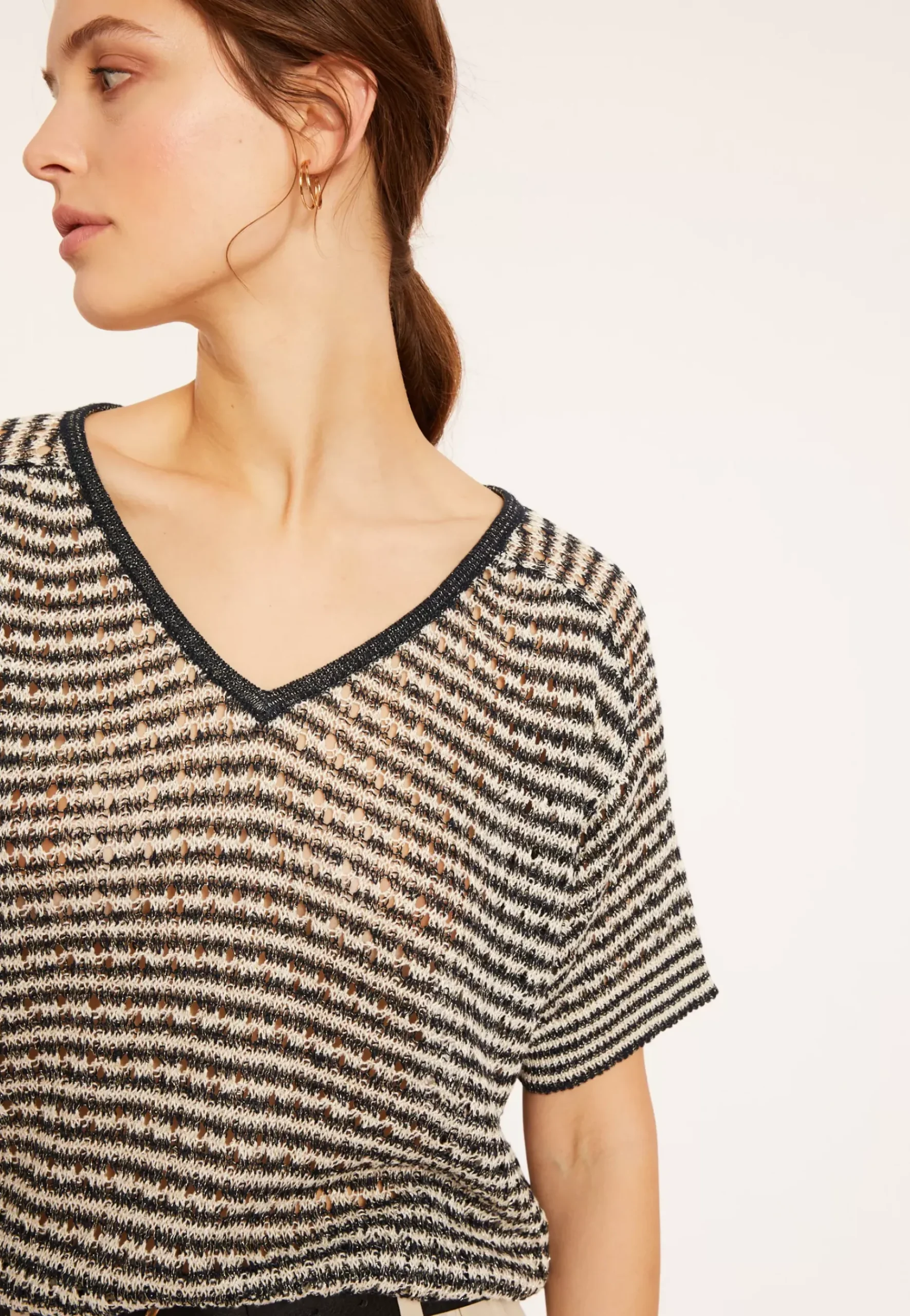 Maison Montagut T-Shirts>T-Shirt Ajoure En Lin Col V - Marguerite